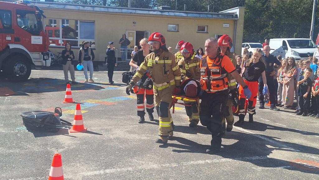 akcja bezpieczna droga do szkoły Komendy Powiatowej Policji w Lubaniu