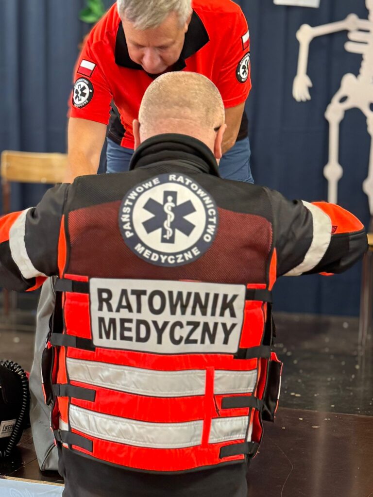 Warsztaty w SP nr 2 Lwówek Śląski - zdjęcie ratowników