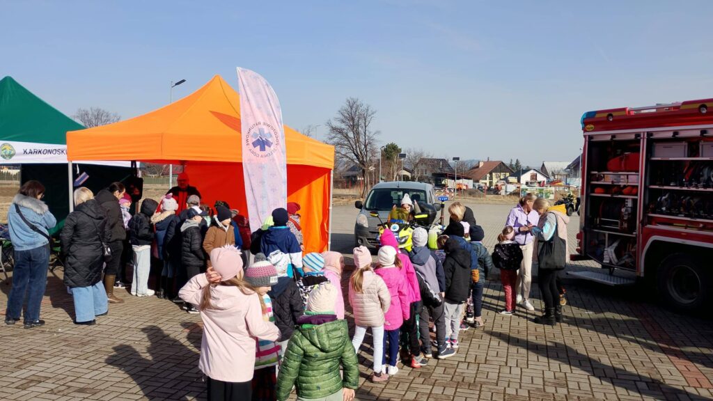 zdjęcie z pikniku "Bezpiecznie z 15tką"